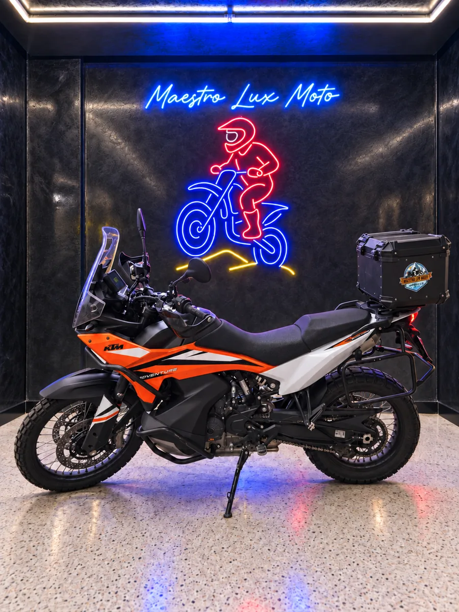 KTM 890